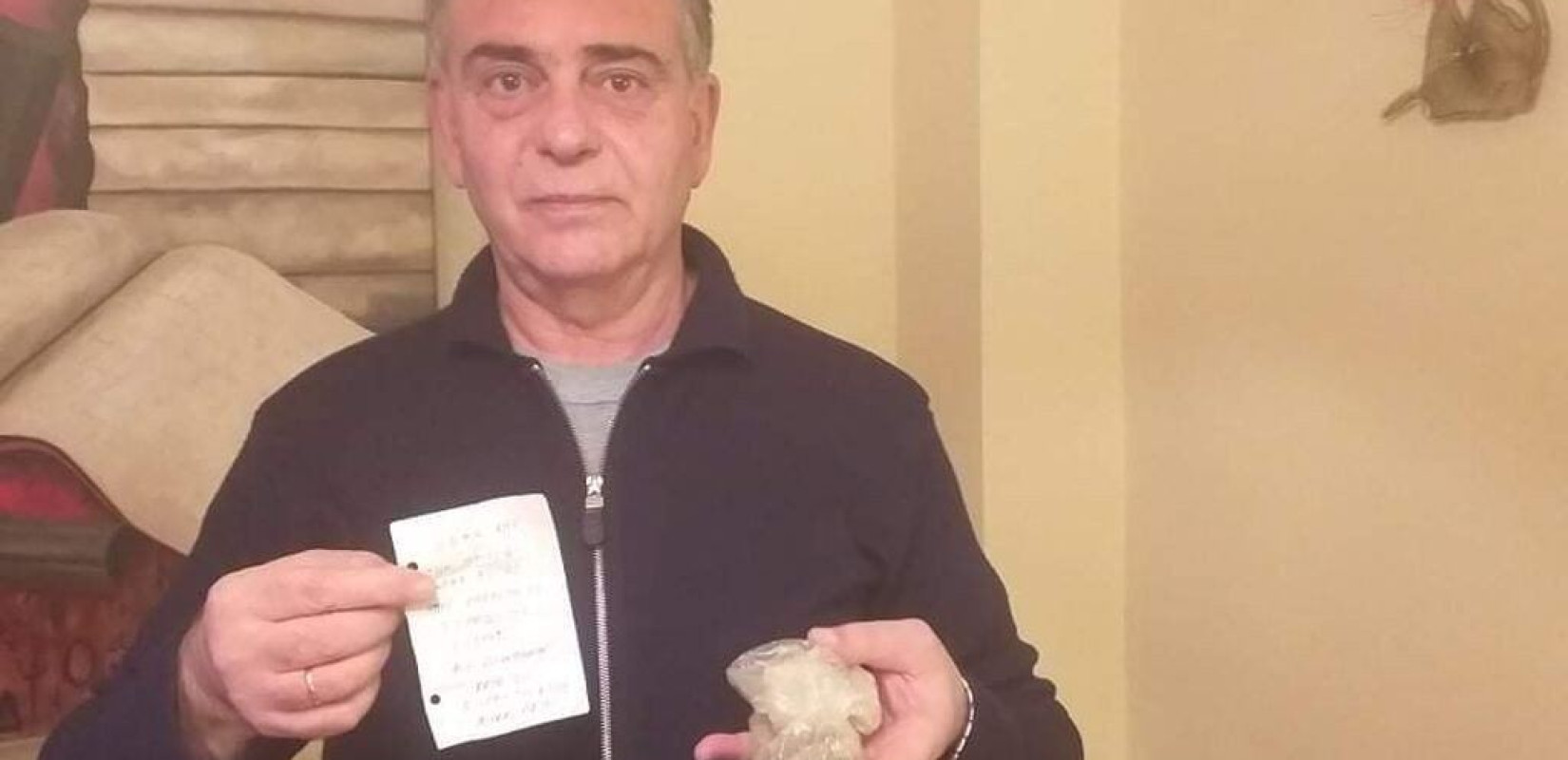 Πέθανε η μητέρα του και βρήκε κρυμμένο στο εικονοστάσι χώμα από την Προύσα (φωτ.)