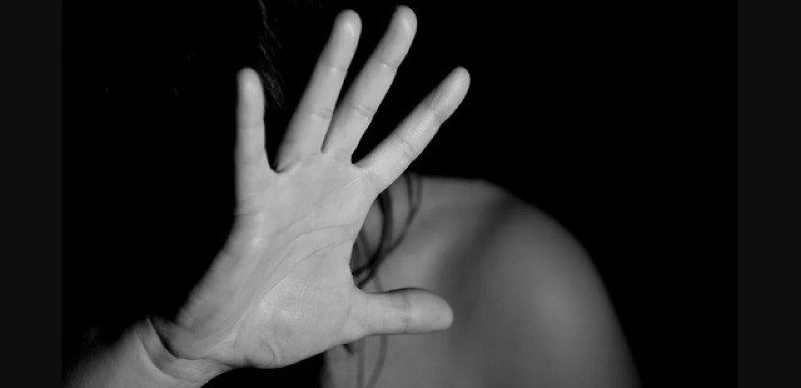 Άγιος Παντελεήμονας: «Θα είσαι γυναίκα μου ή θα σε σκοτώσω», λέει η γυναίκα που έπεσε ξανά θύμα του Αιγύπτιο (βίντεο)