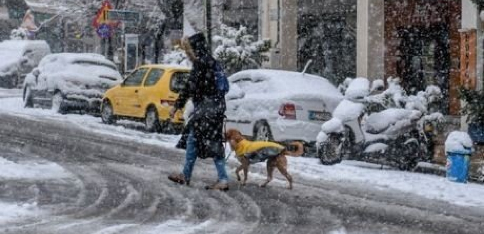 «Αγριεύει» ο καιρός: Καταιγίδες και χιόνια μέχρι και την Τρίτη - Προ των πυλών η πολική «μπάλα»