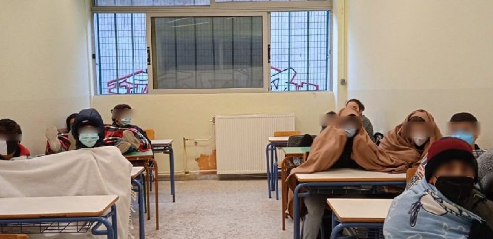 Στις αίθουσες με κουβέρτες και οι μαθητές στην Καβάλα (βίντεο-φωτ.)