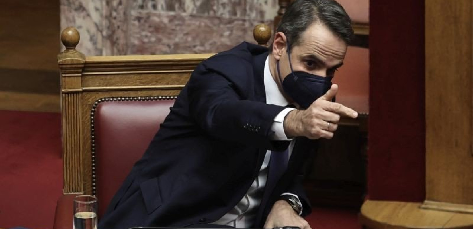 Βουλή-Πρόταση μομφής: Σκληρή αντιπαράθεση των αρχηγών (live)