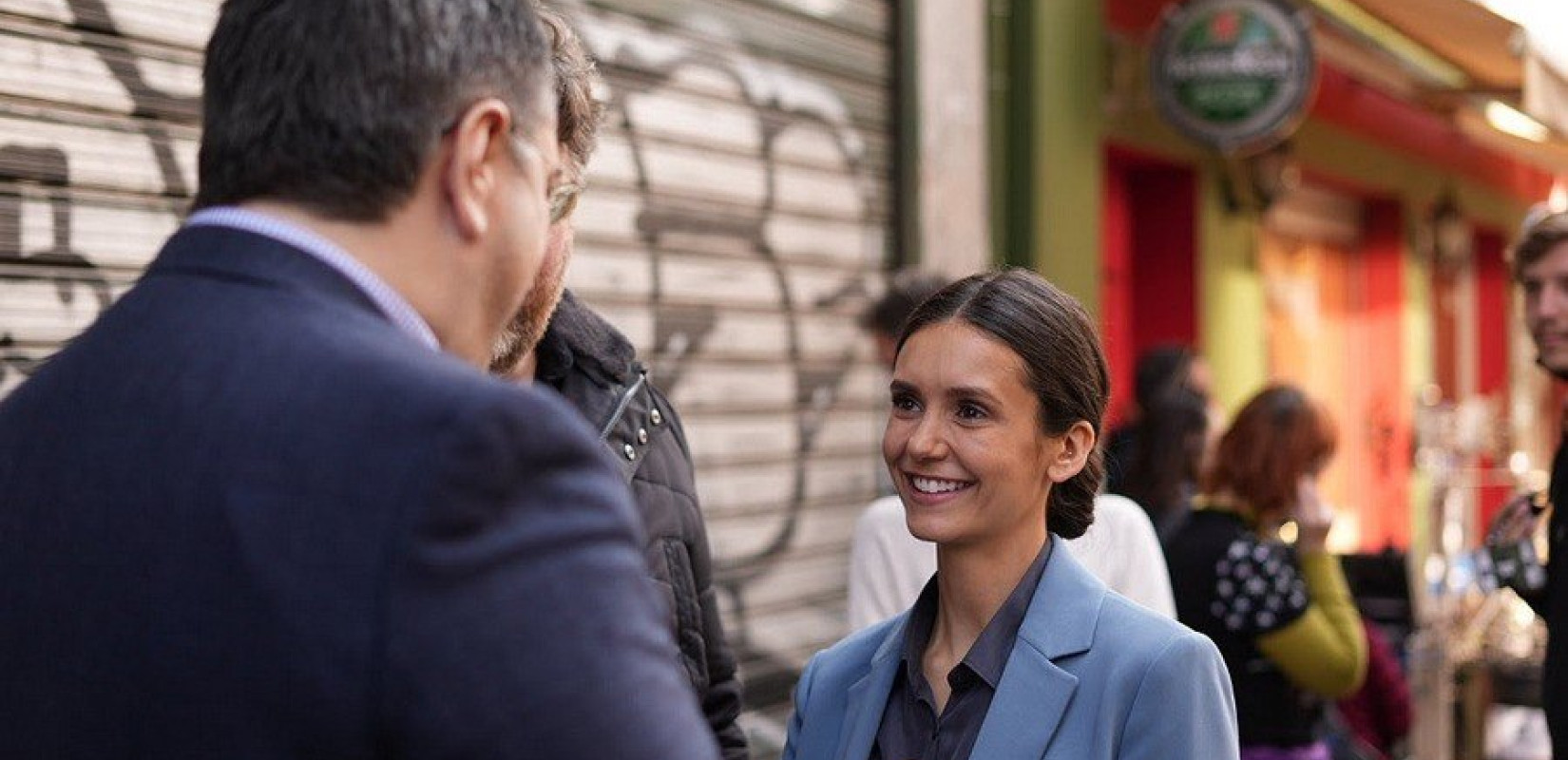 H Nίνα Ντόμπρεβ από τη Σαντορίνη, (ξανά) στη Θεσσαλονίκη για το Bricklayer