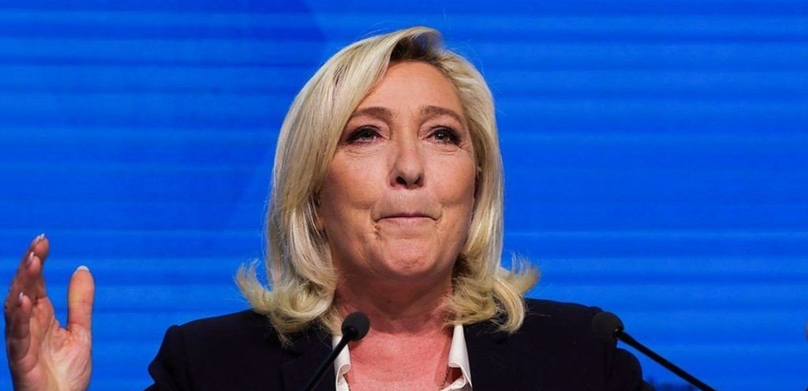 Γαλλία: Η Λεπέν καταδικάζει τη «βαρβαρότητα» των ΗΠΑ να αναστείλουν τη στρατιωτική βοήθεια προς την Ουκρανία