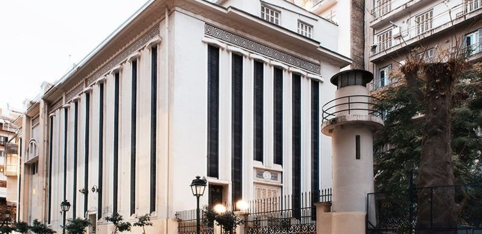 Άνδρας επιτέθηκε με τσεκούρι στην είσοδο της Μασονικής Στοάς