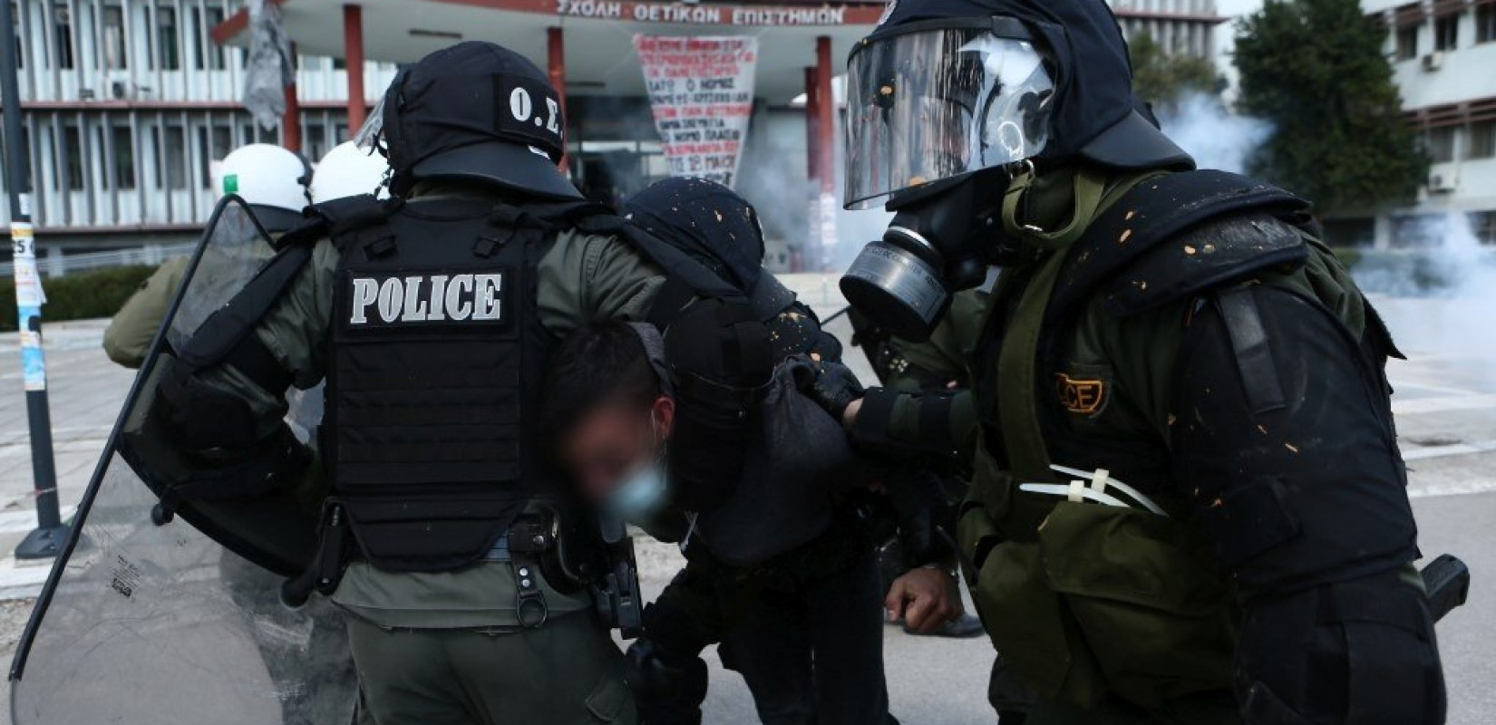Συλληφθέντες για επεισόδια στο ΑΠΘ: Ελεύθερος λόγω κορονοϊού ο ένας, στο Αυτόφωρο ο άλλος