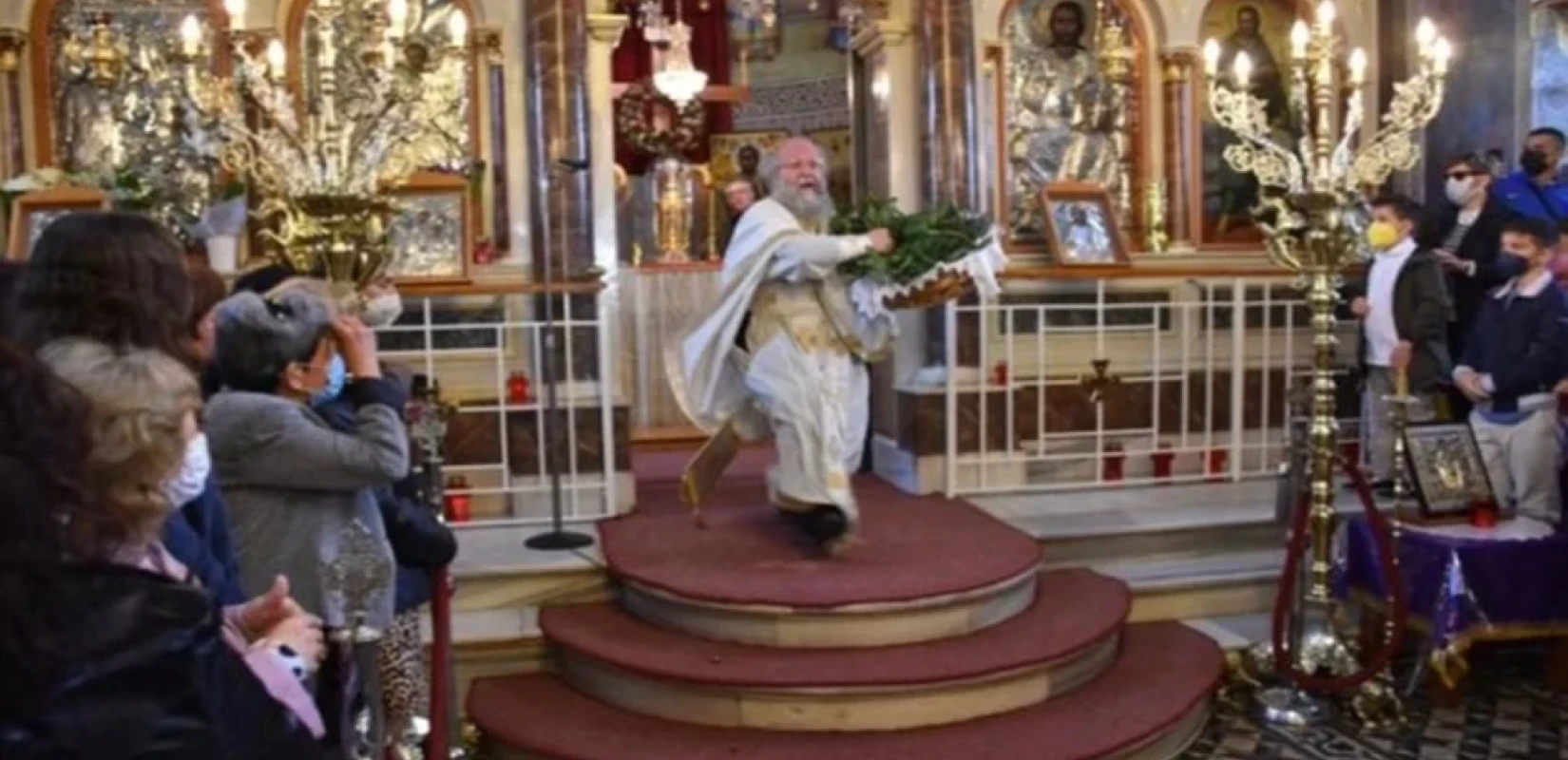 Πρώτη Ανάσταση - Παρακολουθήστε ζωντανά τη λειτουργία του Μεγάλου Σαββάτου