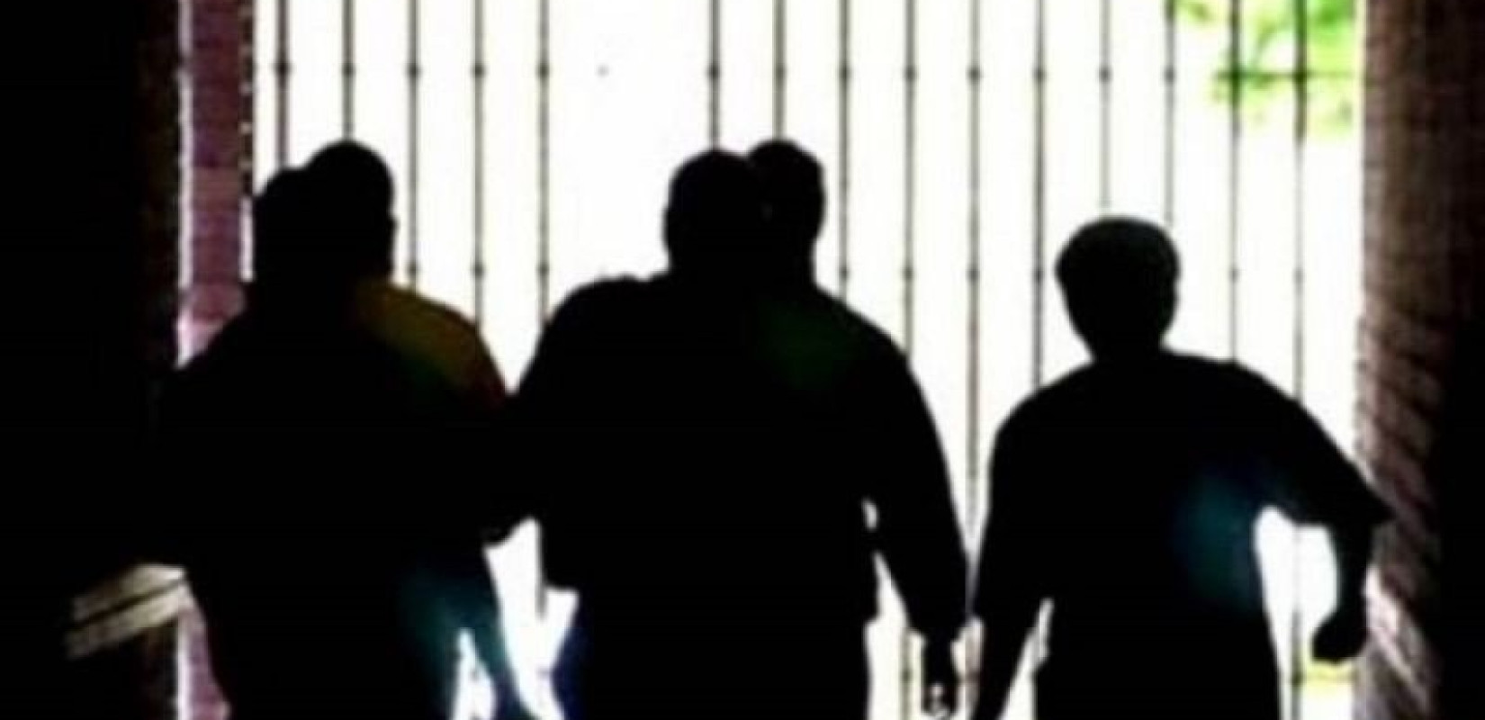 Αθήνα: Ομάδα 20 ατόμων επιτέθηκε σε νεαρούς στο Περιστέρι - Στο νοσοκομείο 18χρονος