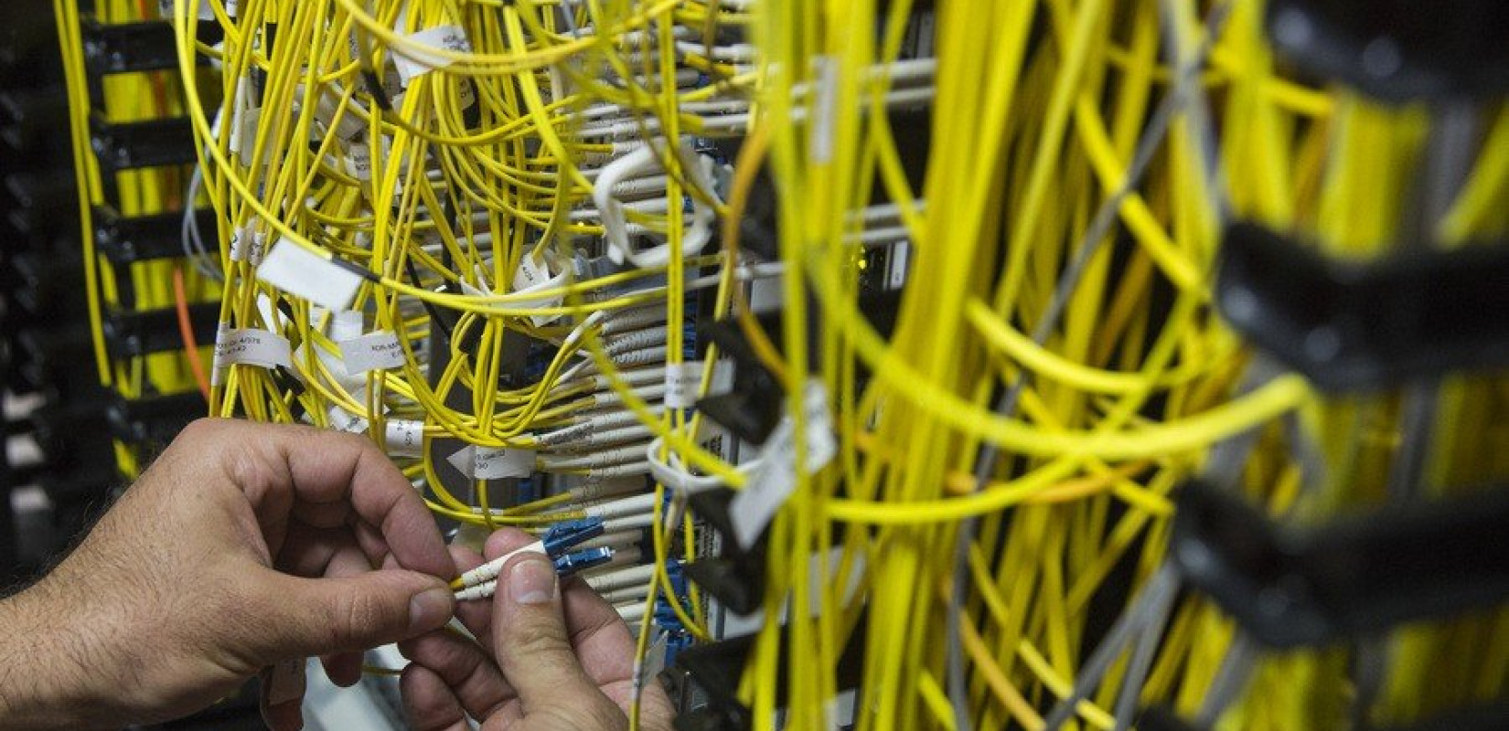 ΔΕΗ: Οπτικές ίνες σε 1,7 εκατ. νοικοκυριά το 2025