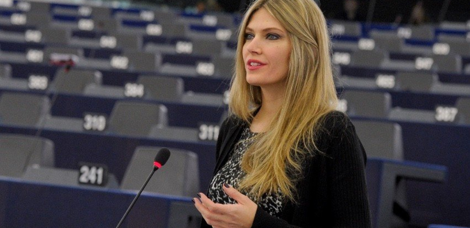 Qatargate: Για πάνω από 5 ώρες ανακρινόταν η Εύα Καϊλή - Η στάση της και τα κρίσιμα ερωτήματα (βίντεο)