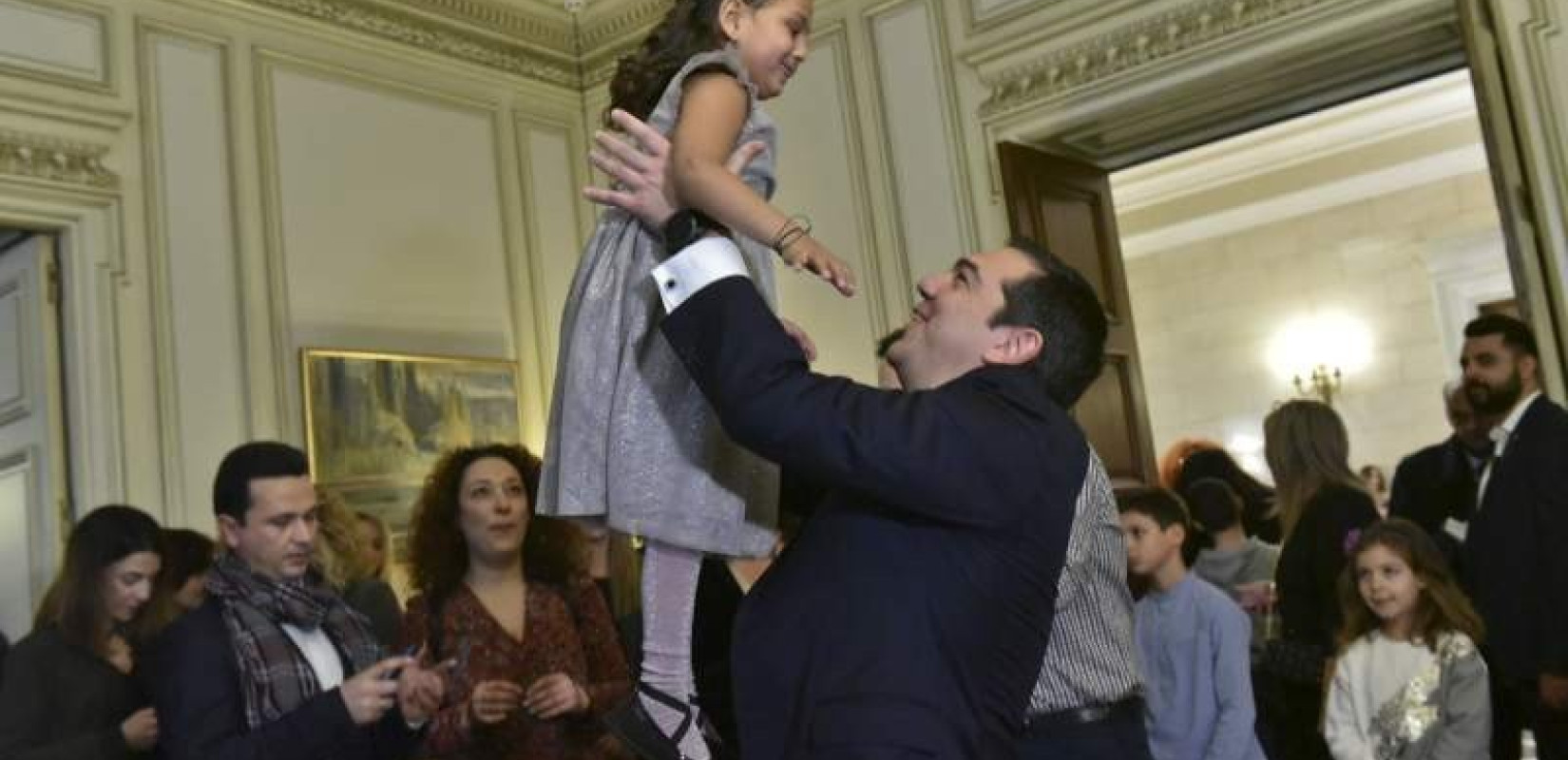 Τα πρωτοχρονιάτικα κάλαντα στον πρωθυπουργό (video) 