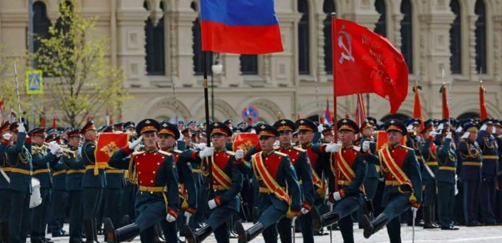 Ουκρανία: Ο Πούτιν γιορτάζει με μεγαλοπρέπεια την 9η Μαΐου, αλλά χωρίς εκεχειρία στο μέτωπο (βίντεο)