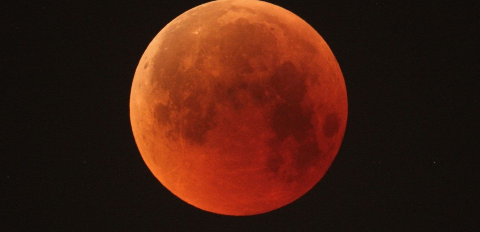 Το βλέμμα στον ουρανό: Τα ξημερώματα το "Ματωμένο Φεγγάρι" - Δείτε live από τη NASA την ολική έκλειψη 