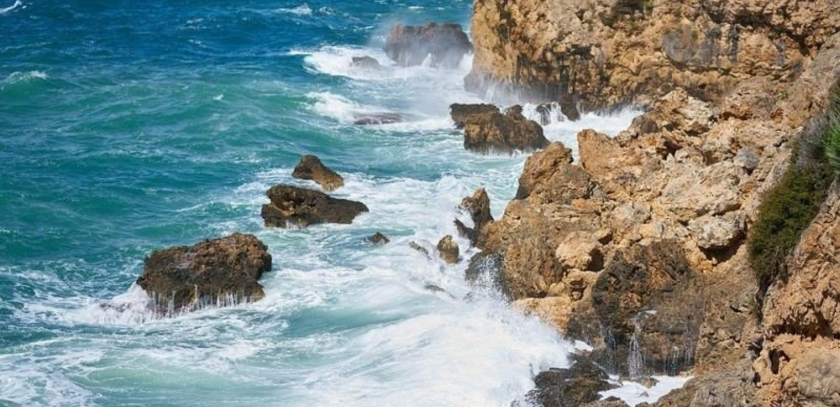 Αλόννησος: Σοβαρός τραυματισμός 15χρονου - Έπεσε στη θάλασσα από ύψος τεσσάρων μέτρων