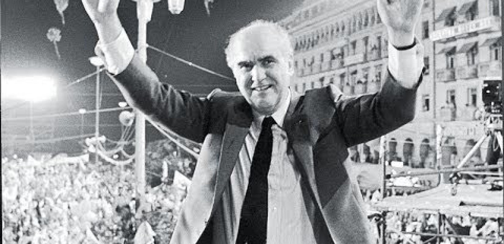 Όταν ο Ανδρέας Παπανδρέου ξεσήκωνε τα πλήθη στη Θεσσαλονίκη (βίντεο)