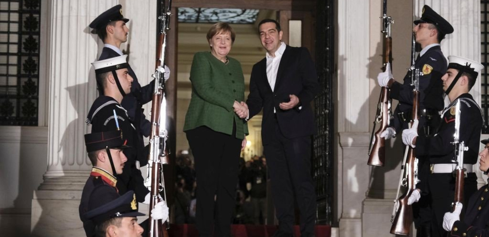 Μέρκελ: "Το προσφυγικό ζήτημα μας αφορά όλους, δεν μπορούμε να αφήσουμε την Ελλάδα μόνη της" 