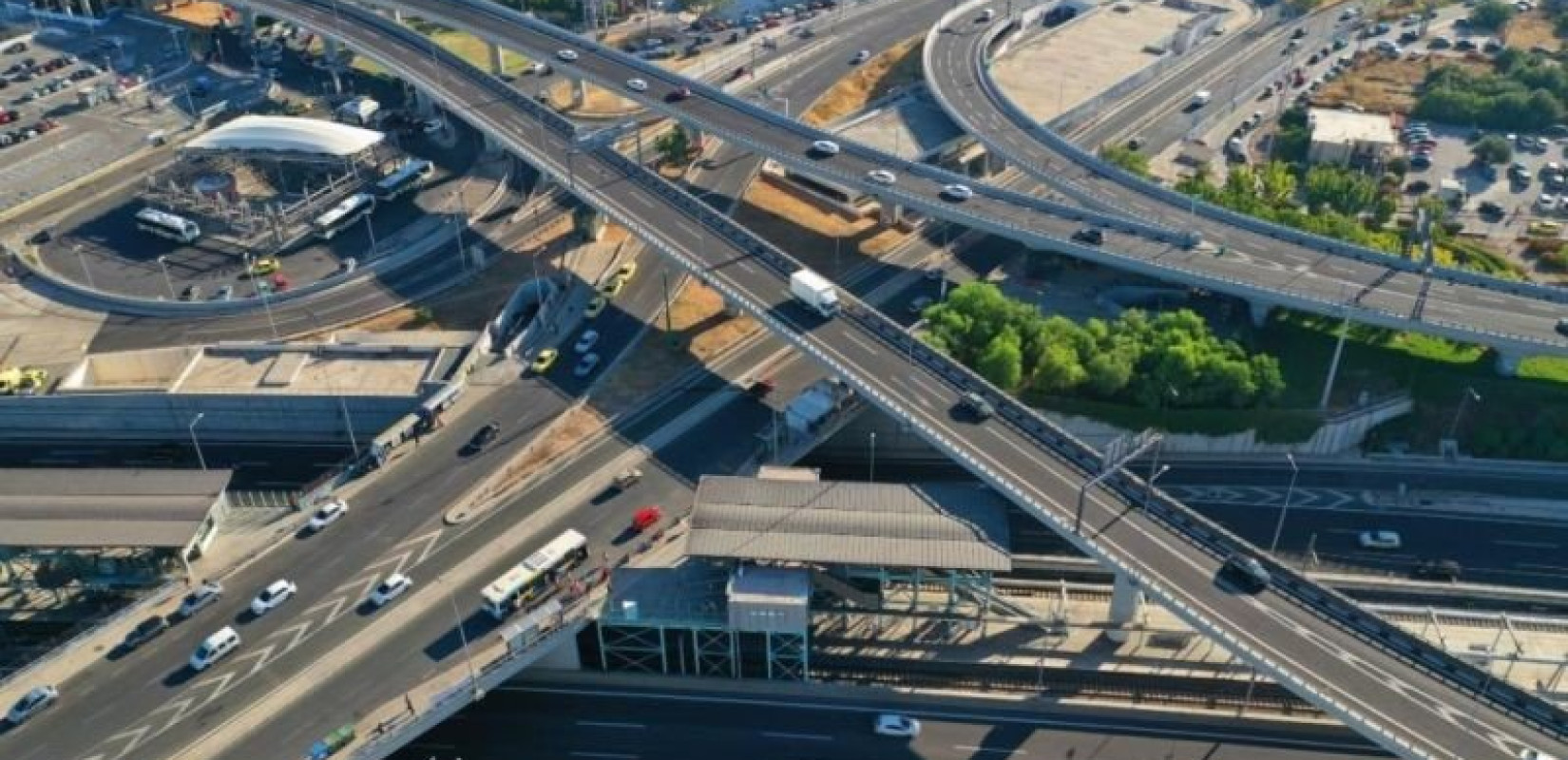 Κινηματογραφική καταδίωξη στην Αττική Οδό - Τραυματίστηκε αστυνομικός