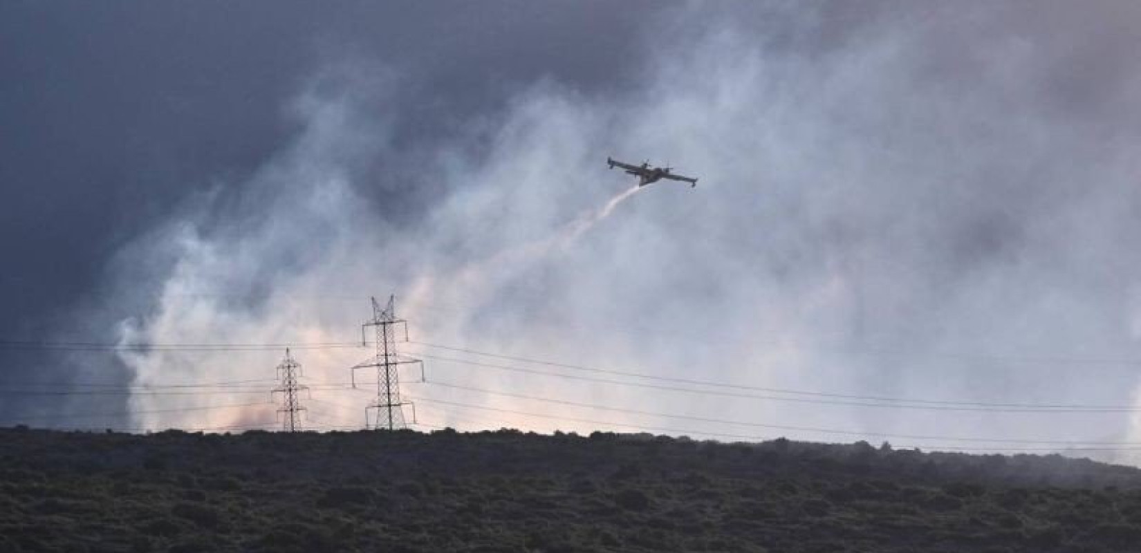 Φωτιές: Ξεκίνησαν ρίψεις τα εναέρια μέσα στην Κορυφή Ηλείας και στο Πόρτο Γερμενό (βίντεο)