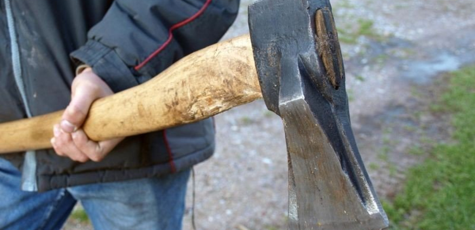 Βόλος: Σύζυγος «εφιάλτης» για 35χρονη – «Σήκωσε τσεκούρι με σκοτώσει μπροστά στα παιδιά μας, ήθελε να μου ανοίξει το κεφάλι»