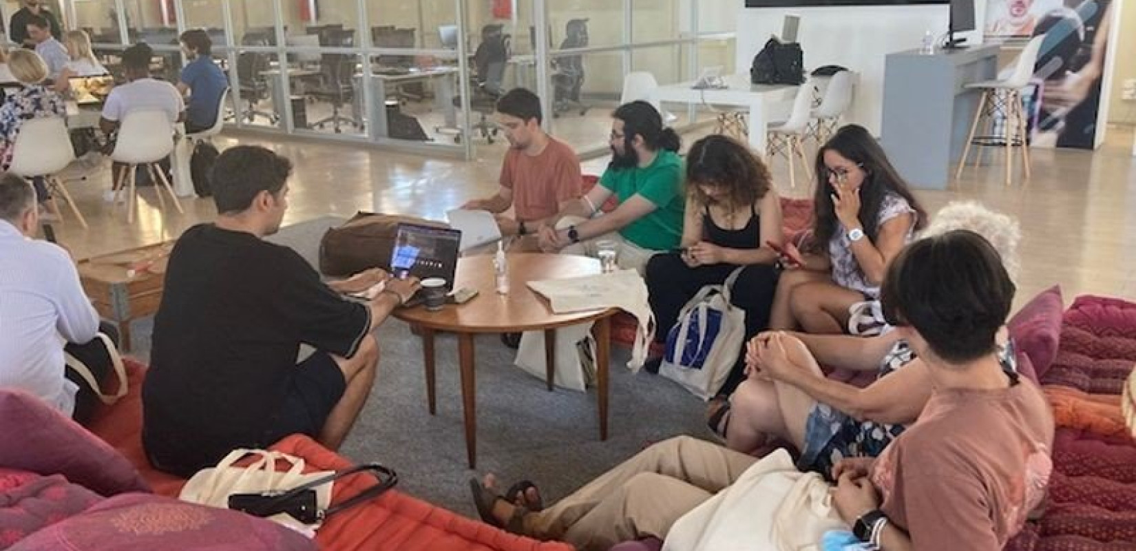 Ξεκινά η 6η Διεθνή Ακαδημία Δημοσιογραφίας: Συμμετέχουν 40 φοιτητές από 12 χώρες (Φωτ.)