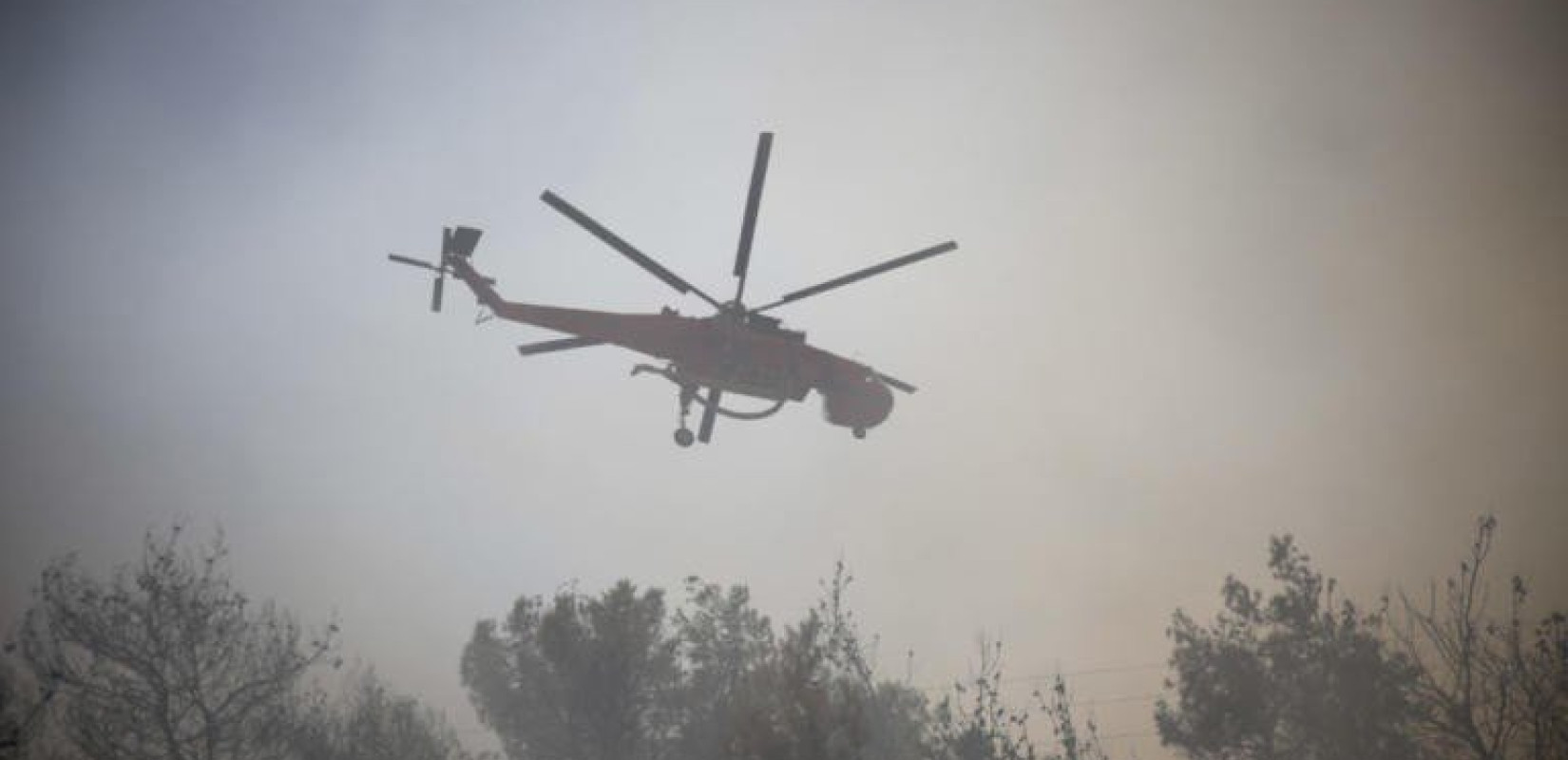 Μεγάλη φωτιά στο Σκαλοχώρι Μυτιλήνης - Επιχειρούν δύο αεροπλάνα και δύο ελικόπτερα
