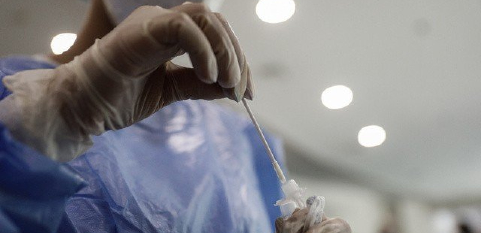 Κορονοϊός: Τι δείχνουν για την «κυκλοφορία» του ιού τα δωρεάν rapid tests του ΕΟΔΥ