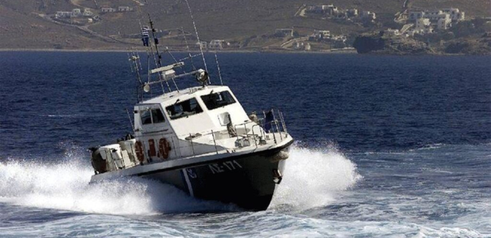 Προσάραξη και εισροή υδάτων σε θαλαμηγό στον Πόρο – Σώοι οι δύο επιβαίνοντες