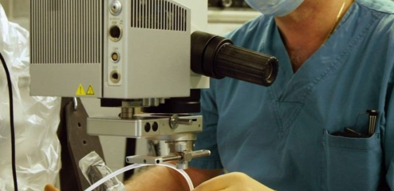 Μηνυτήρια αναφορά για τη διενέργεια οφθαλμολογικών εξετάσεων σε καταστήματα οπτικών