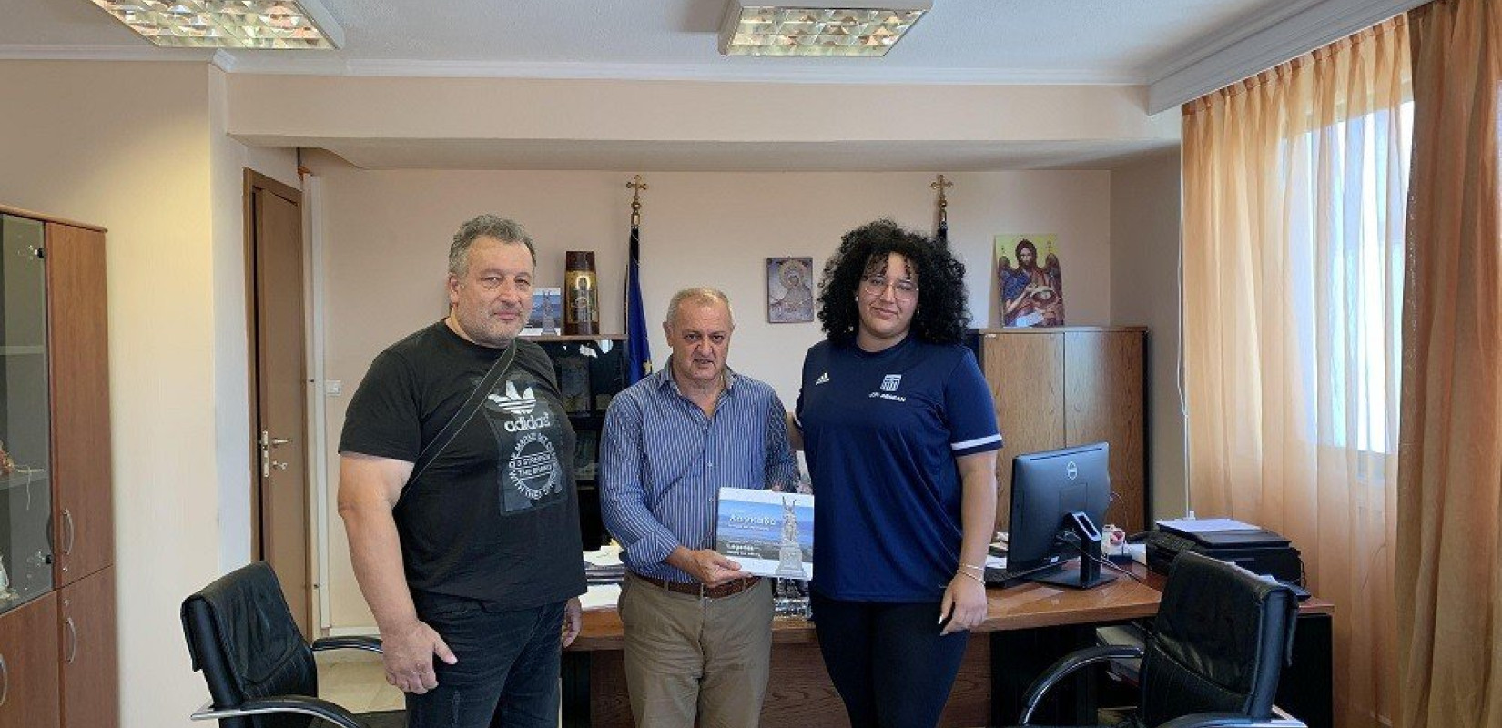 Η πρωταθλήτρια της δισκοβολίας Αρετή Φιλιππίδου στον Δήμαρχο Λαγκαδά