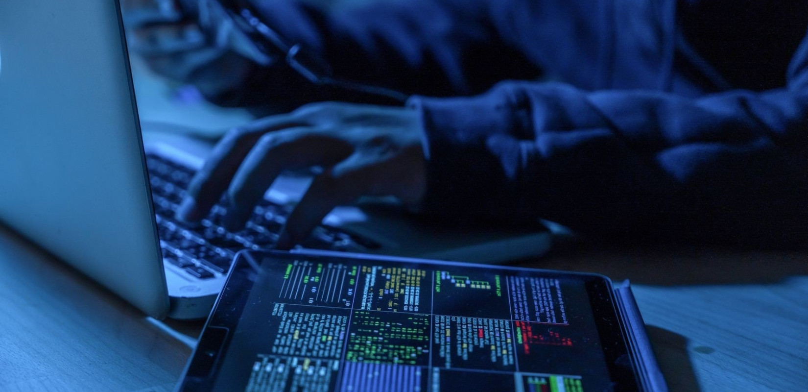 Η ΕΥΠ παρακολουθούσε δικά της στελέχη και δικαστικούς με τη χρήση του παράνομου Predator