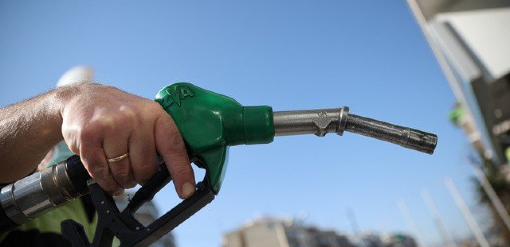 Βενζίνη στη μαύρη αγορά στη Γαλλία - Το λίτρο πωλείται ως και 3,5 ευρώ