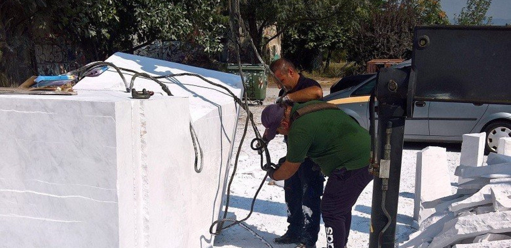 Οι γλύπτες «πιάνουν δουλειά» στο πρώην στρατόπεδο Κόδρα