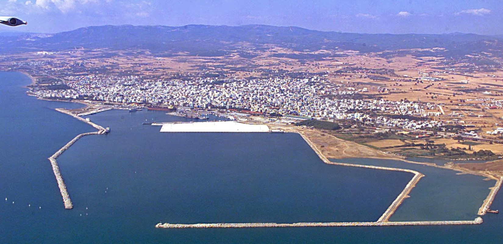 Λιμάνι Αλεξανδρούπολης: Απαγόρευση απόπλου εξαιτίας των ισχυρών ανέμων