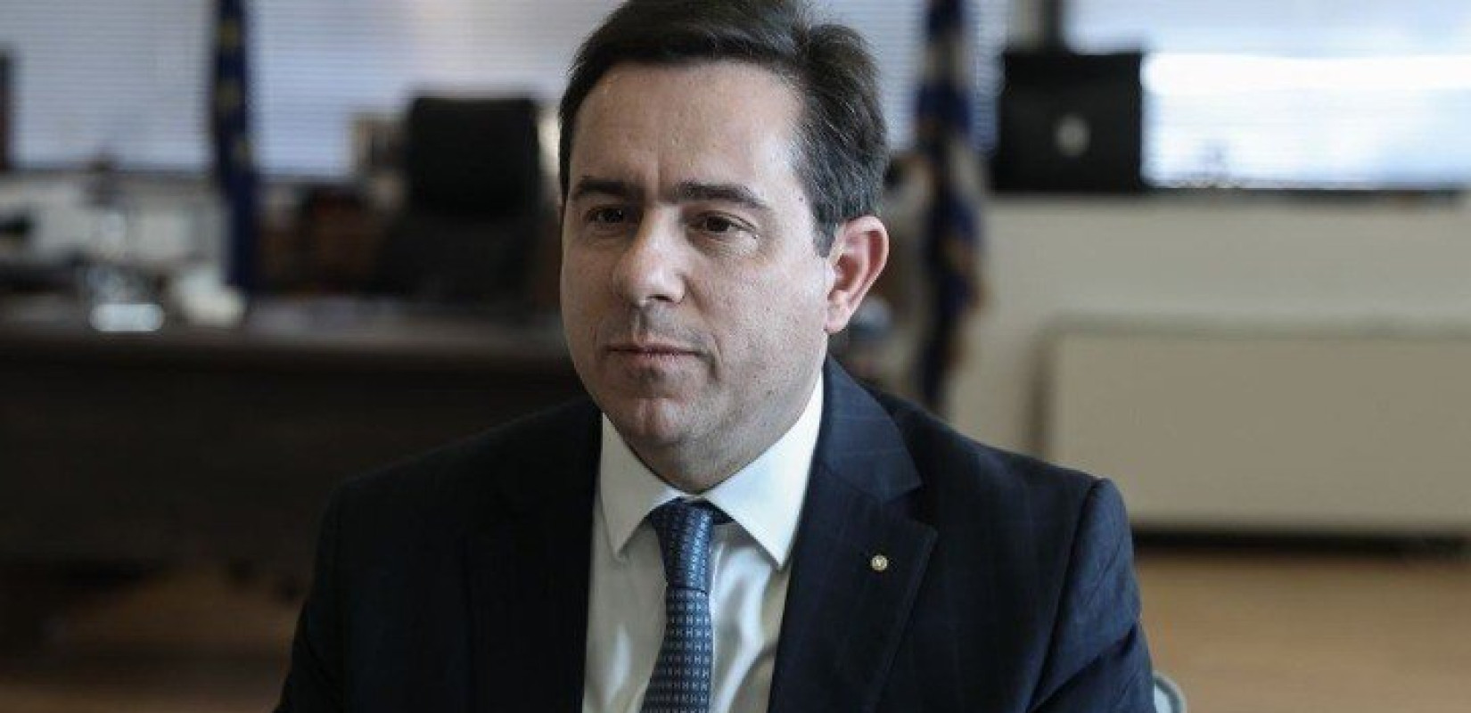 Τον αριθμό των νόμιμων μεταναστών στην Ελλάδα γνωστοποίησε ο Ν. Μηταράκης στη Βουλή