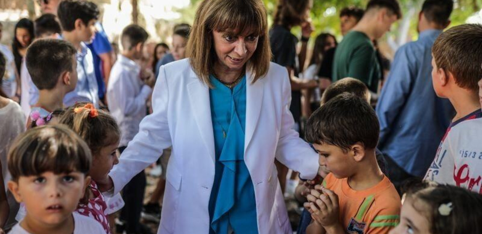 Η Κ. Σακελλαροπούλου στα σχολεία της Χάλκης για τον αγιασμό και την έναρξη της σχολικής χρονιάς (Φωτ.)