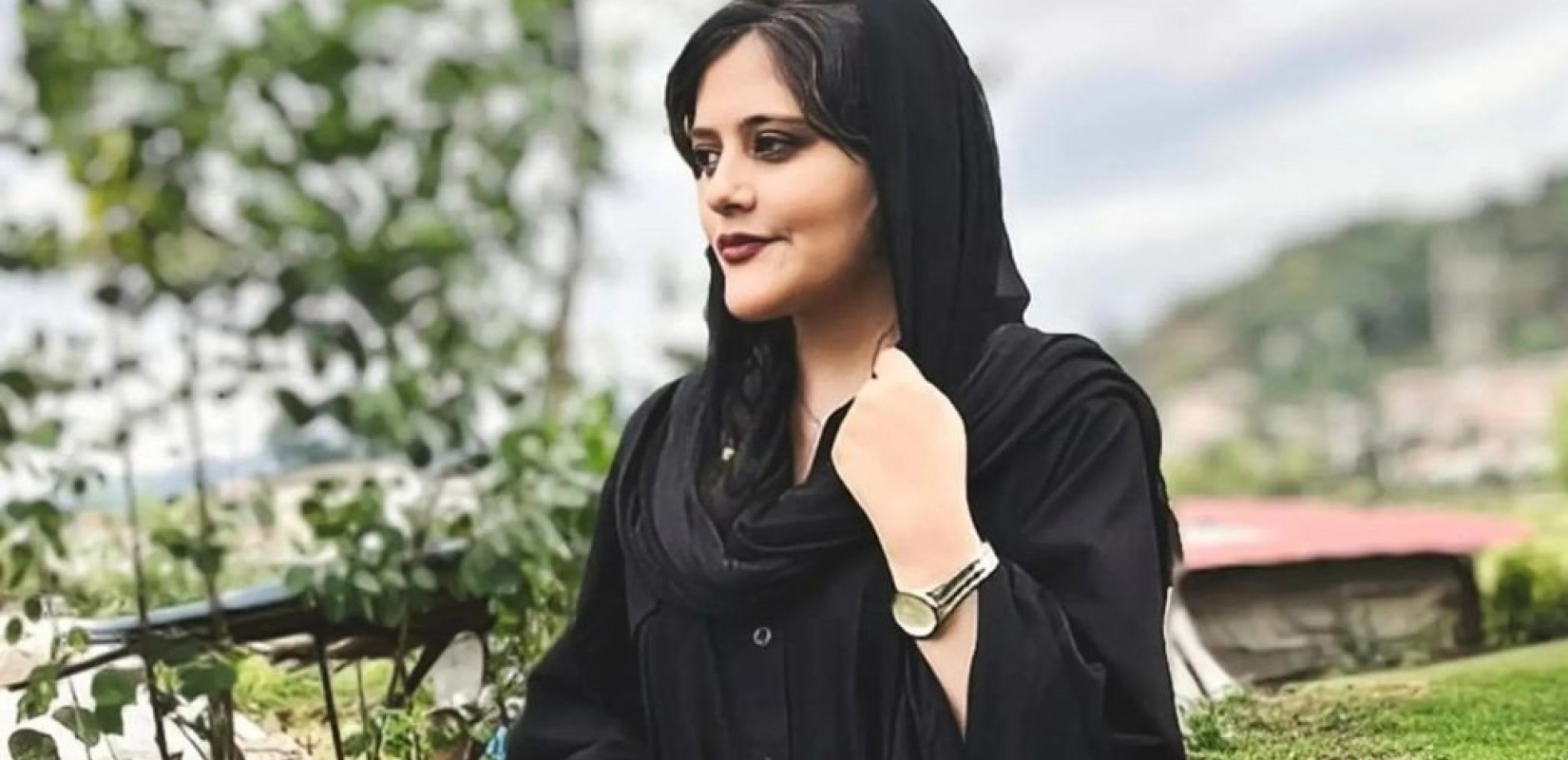 Απειλές θανάτου δέχεται η οικογένεια της Μαχσά Αμινί: «Αν διαδηλώσετε, θα σας σκοτώσουμε»