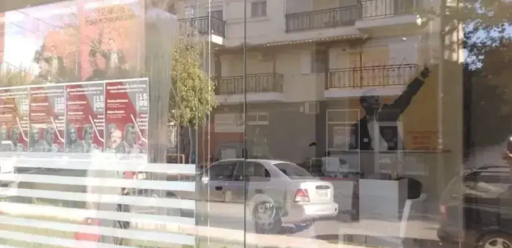 Σίνδος: Επίθεση με αυγά στα γραφεία του ΣΥΡΙΖΑ