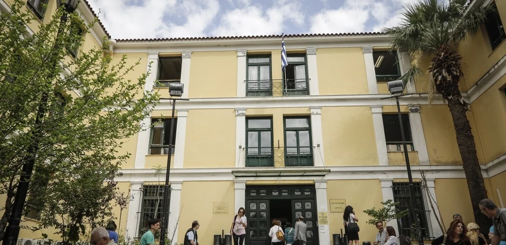 Περιστέρι: Στον ανακριτή ο 35χρονος πατροκτόνος - «Θόλωσα και τον σκότωσα» (βίντεο)