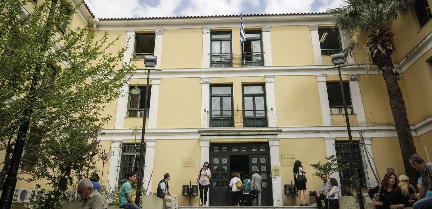 Ξυλοδαρμός στην Καλλιθέα: Στο αυτόφωρο ο 55χρονος που επιτέθηκε με ρόπαλο και οι δύο Αιγύπτιοι