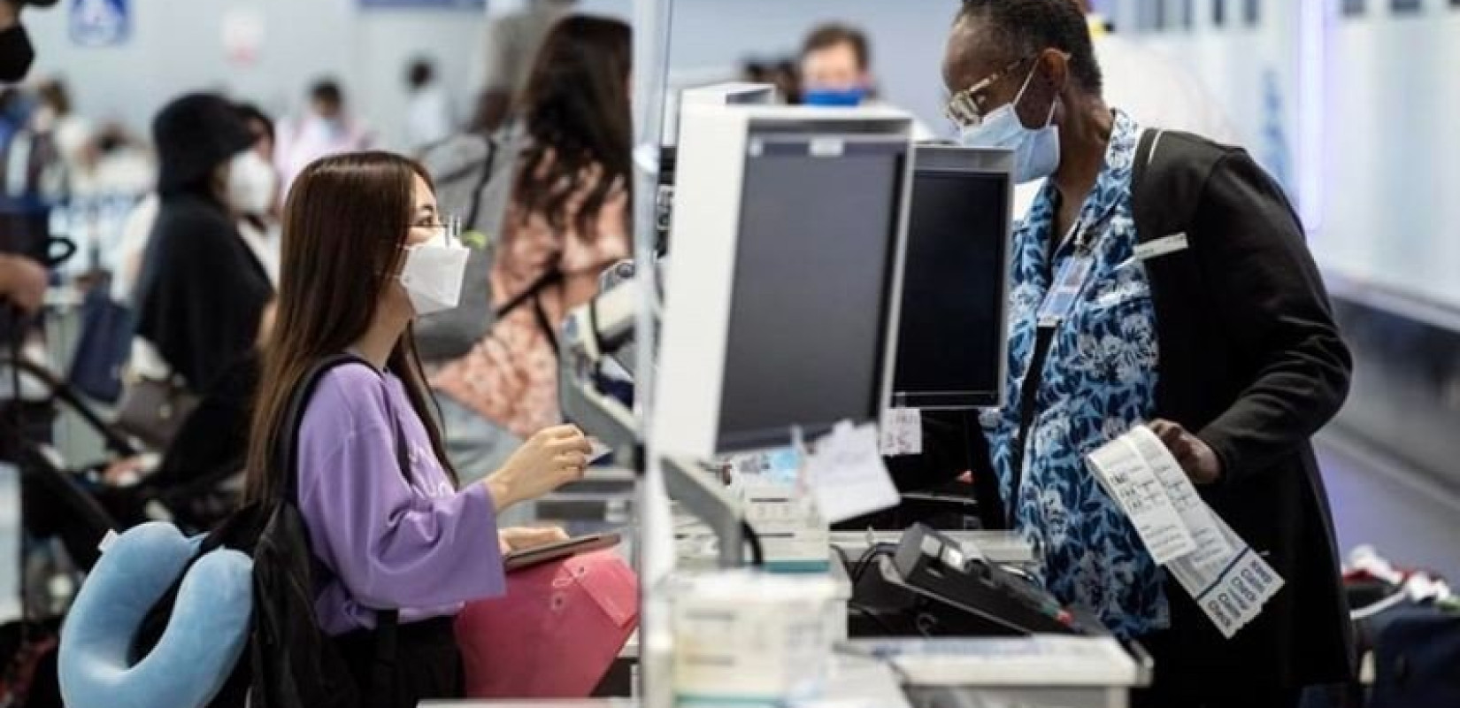 Έμπολα: Εξετάσεις για τους ταξιδιώτες που πέρασαν από την Ουγκάντα σε 5 αεροδρόμια των ΗΠΑ