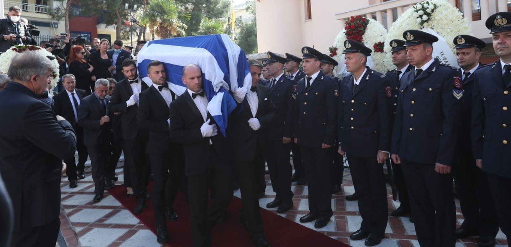 Αθάνατος! Ράγισαν καρδιές στο τελευταίο «αντίο» στον Αλέξανδρο Νικολαΐδη (βίντεο, φωτ.)