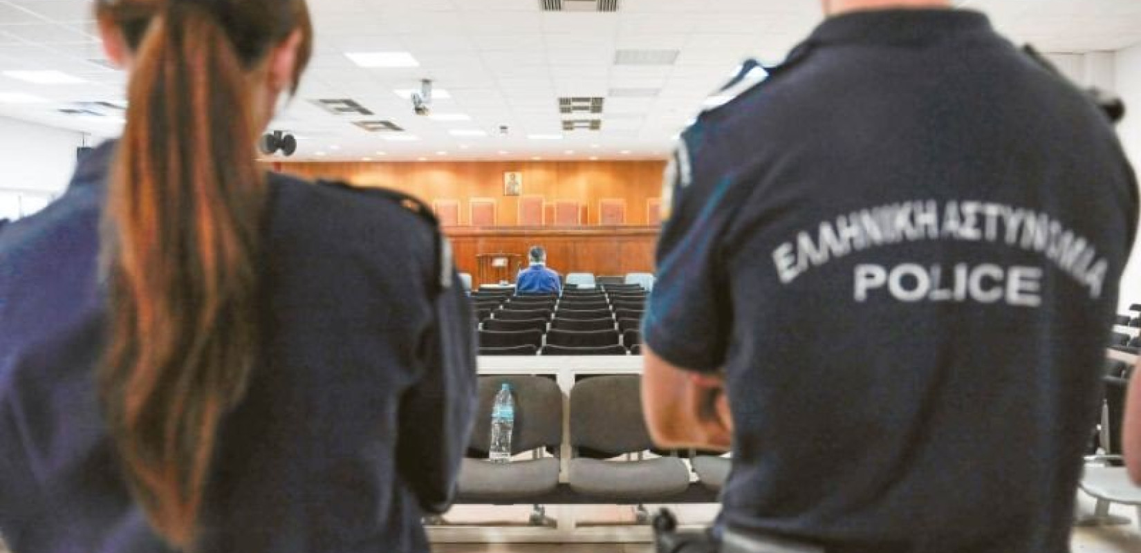 Λάρισα: Χαμός στη δίκη για τον θάνατο του 12χρονου Ρομά το 2017 - Συγγενείς επιτέθηκαν σε κατηγορούμενους