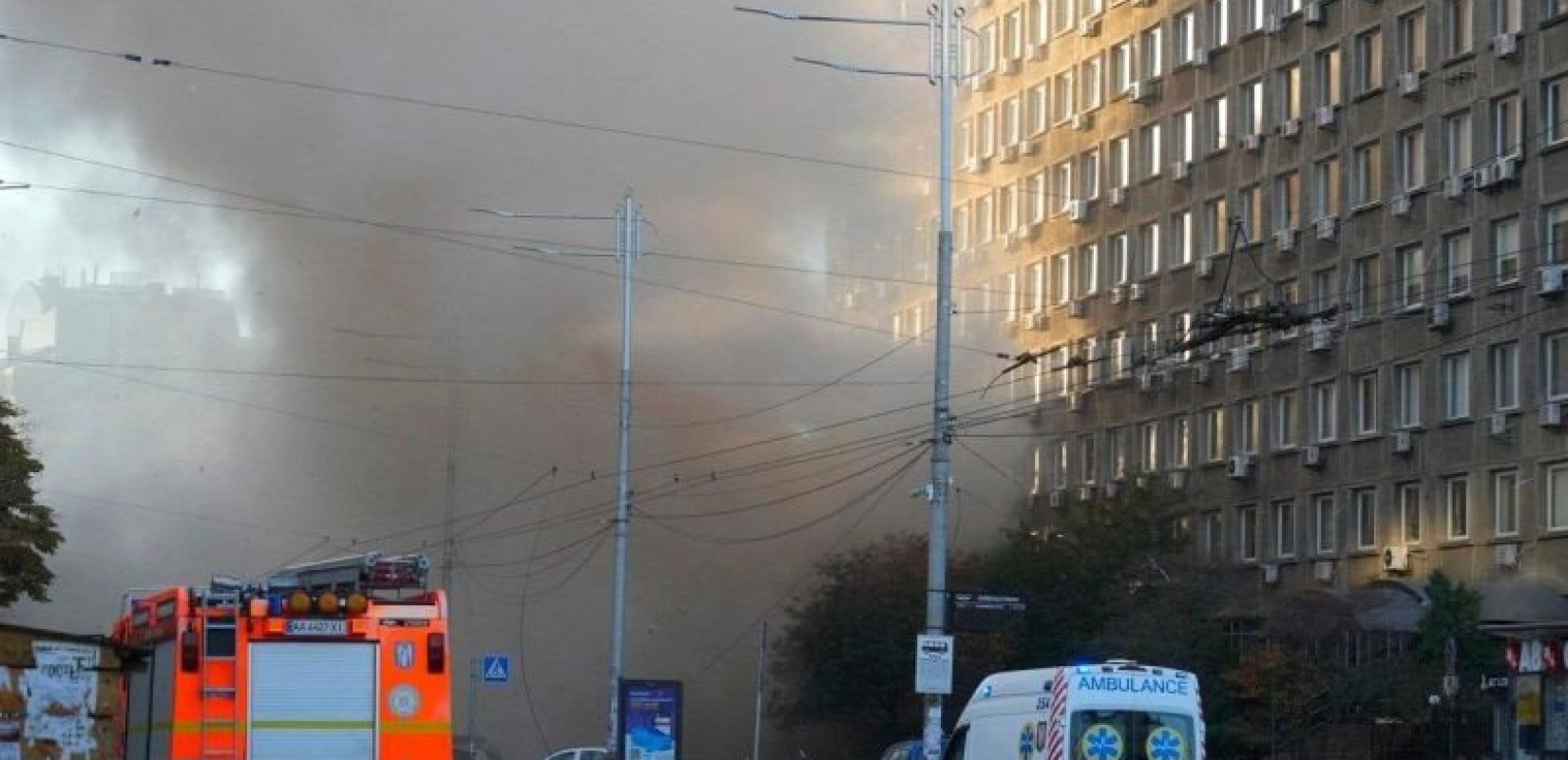 Ένας νεκρός και καίρια πλήγματα σε υποδομές του Κιέβου από τη ρωσική πυραυλική επιδρομή