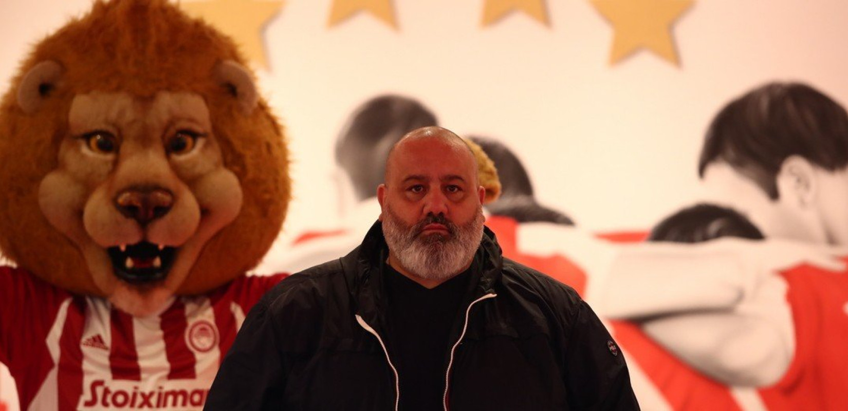 Το ελληνικό ποδόσφαιρο στα χειρότερά του: Η στιγμή που ο Καραπαπάς πετάει φούστα στον Μπαλτάκο (βίντεο)