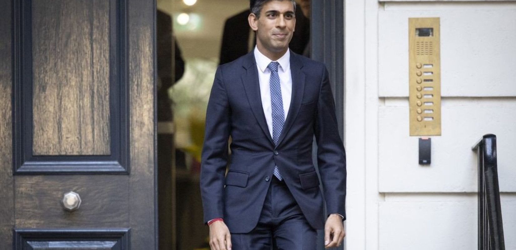 Βρετανία: Ο Ρίσι Σούνακ δεσμεύεται να παραδώσει στην Ουκρανία τεθωρακισμένα άρματα