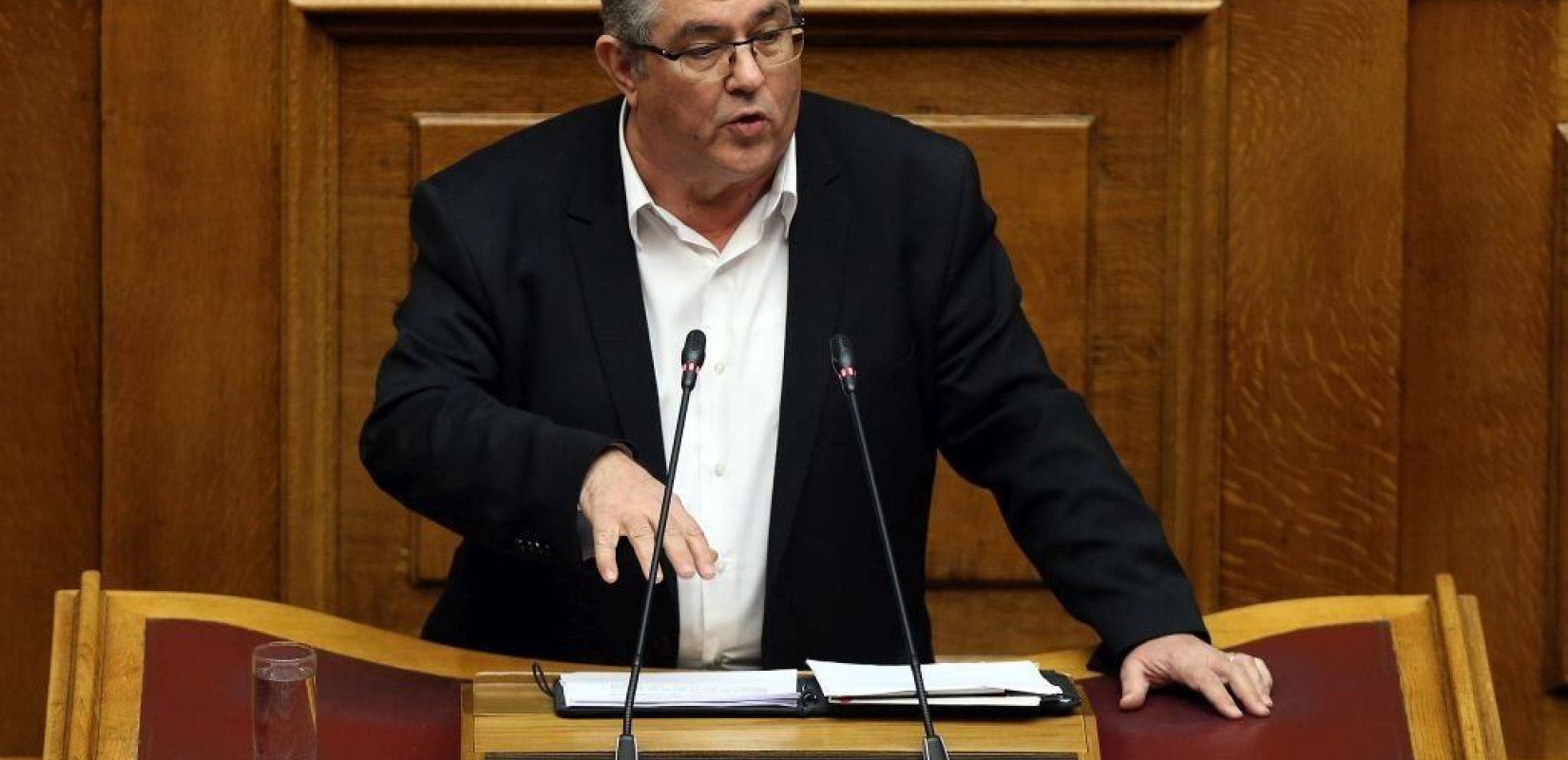 Δ. Κουτσούμπας: "Γη και ύδωρ στους λίγους" 