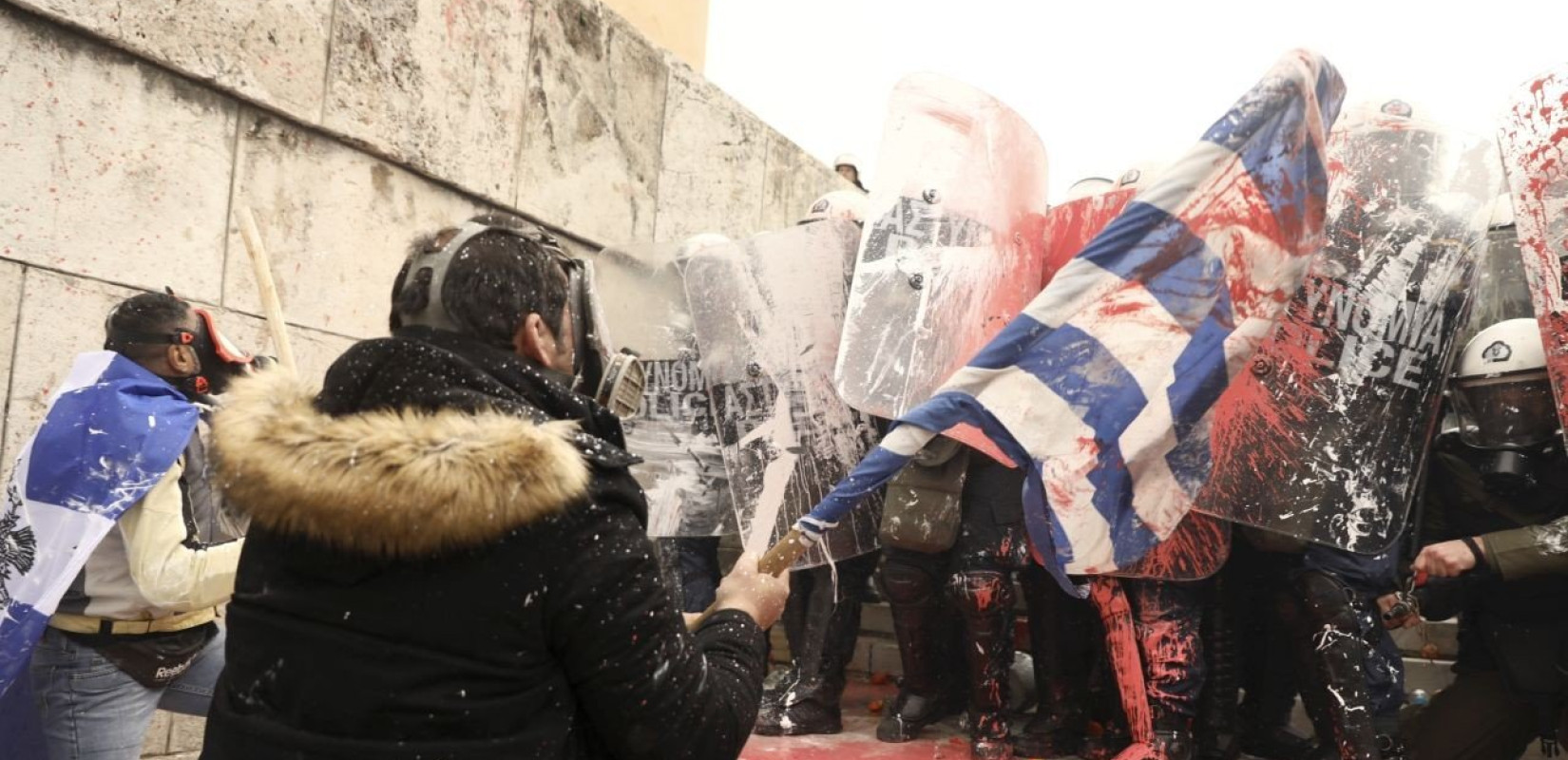 Επεισόδια με τραυματίες στο συλλαλητήριο στο Σύνταγμα (φωτ.)