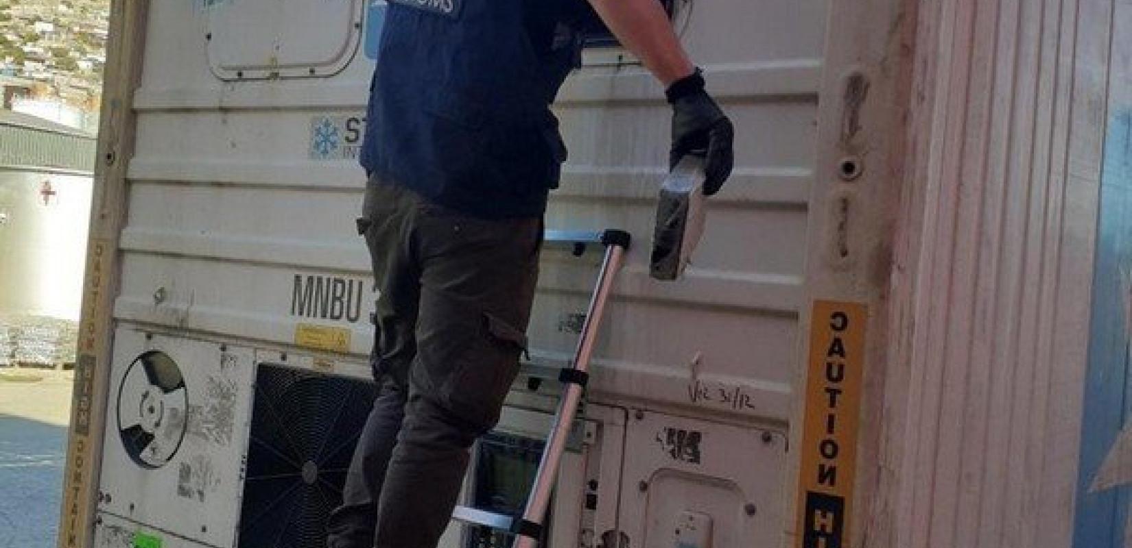 Πειραιάς: Πάνω από 1 τόνος κοκαΐνης κατασχέθηκε - Πέντε συλλήψεις σε μεγάλη επιχείρηση της ΕΛ.ΑΣ.