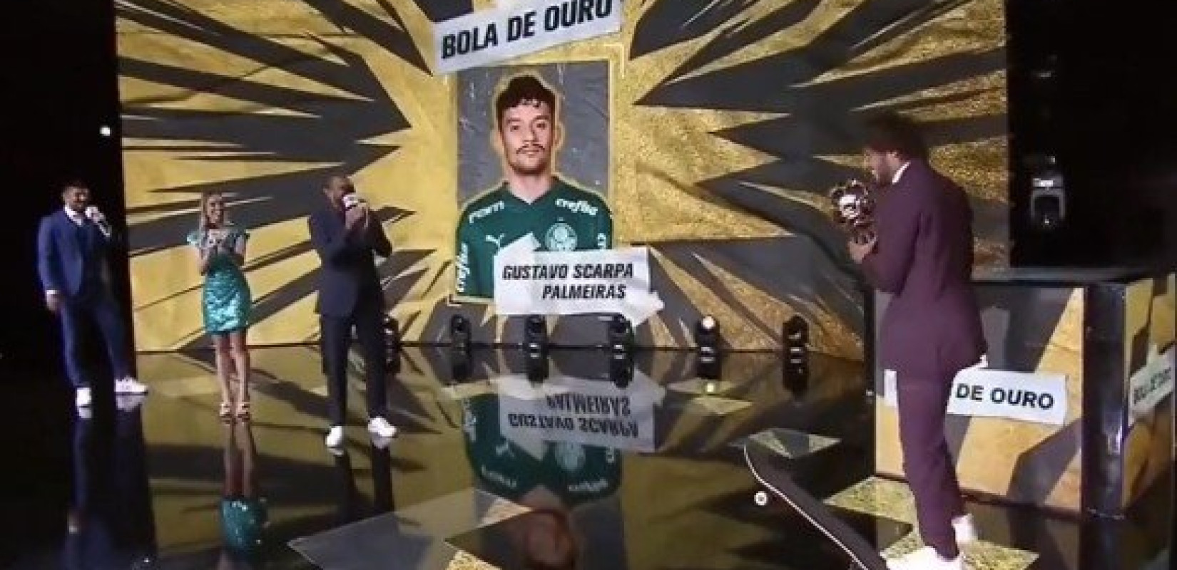 Βραζιλία: Ο κορυφαίος του πρωταθλήματος, Γκουστάβο Σκάρπα, παρέλαβε το βραβείο του κάνοντας skateboard (βίντεο)