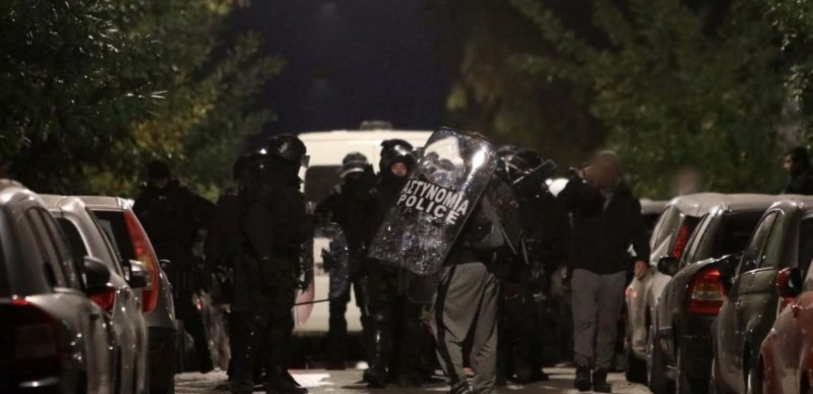 Επιχείρηση εκκένωσης της δομής μεταναστών στον Ελαιώνα – 8 συλλήψεις