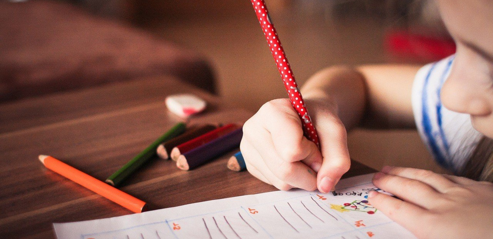 Μπορεί η σχολική μελέτη της ιστορίας να γίνει... παιχνιδάκι; Μία εκπαιδευτικός δίνει τη λύση (βίντεο)